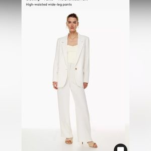 Aritzia effortless Pant light Birch size 2L